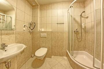 Фото номера Семейный номер-студио Курортные отели W Krainie Alicji Wellness &amp; Spa г. Наленчув 6